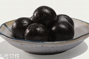 家庭制作黑芝麻丸简单方法,黑芝麻丸的做法和配方窍门