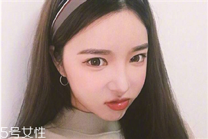 美瞳和隐形眼镜的护理液一样吗?,美瞳眼镜护理液和隐形眼镜护理液不一样吗