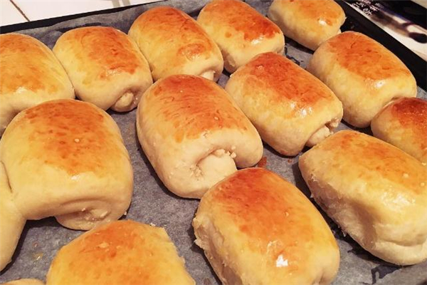 面包如何刷蛋液才漂亮,面包表面刷蛋液 面包如何刷蛋液才漂亮,面包表面刷蛋液