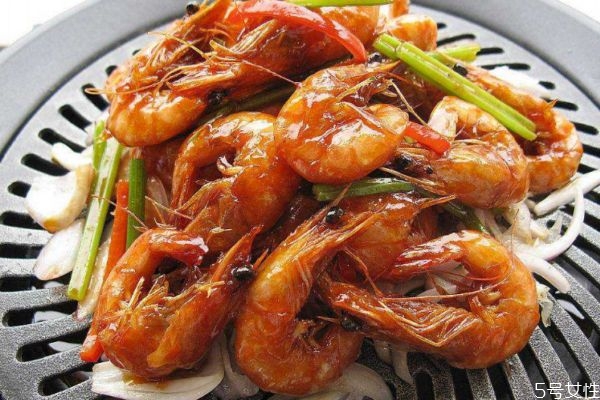 哪些人不能吃河虾,吃河虾不能吃什么 哪些人不能吃河虾,吃河虾不能吃什么