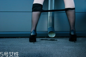 女人憋尿的好处和坏处,女性憋尿的坏处及补救有哪些