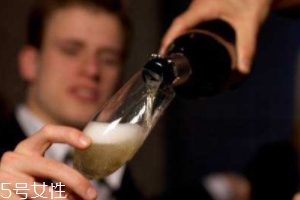 喝酒为什么致癌,喝酒致癌有科学依据吗 喝酒为什么致癌,喝酒致癌有科学依据吗