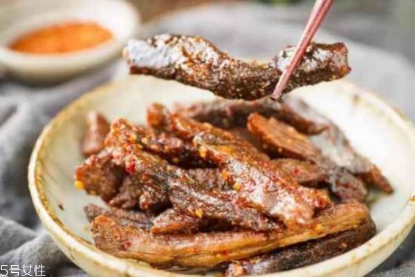 如何用微波炉烤牛肉干窍门,微波炉怎么烤牛肉干