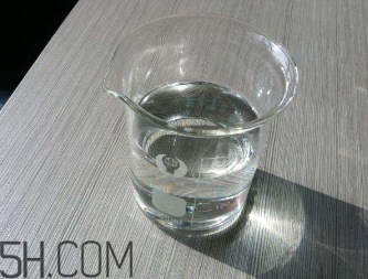 甘油变黄的原因,经常用甘油皮肤会变黑么 甘油变黄的原因,经常用甘油皮肤会变黑么