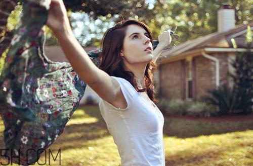 月经初潮用什么卫生巾好,月经初潮用什么卫生巾更加鲜艳