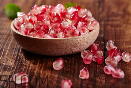 吃石榴牙齿发黑,吃石榴牙齿黑还会变回来吗