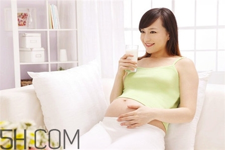 成人为什么要喝奶粉不喝牛奶,成人要喝奶粉吗 成人为什么要喝奶粉不喝牛奶,成人要喝奶粉吗