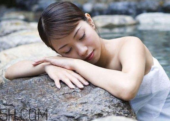 泡温泉的温度多少比较好,泡温泉的水温多少度适宜