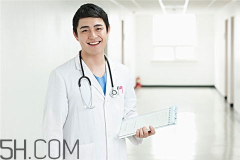 骨折好了为什么还肿着,骨折好了为什么还肿着,怎样才能走路?脚服不了重