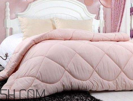 每天晒被子会上火吗,冬天晒被子会上火吗