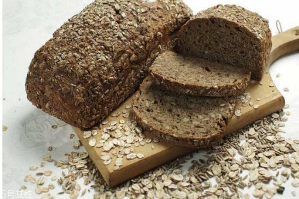 黑黑的面包是什么面包,黑面包是什么意思