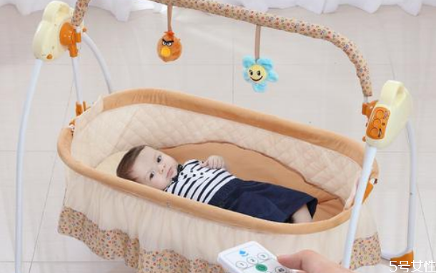摇篮对宝宝脑补发育有影响吗(摇篮对宝宝脑袋发育不好吗)