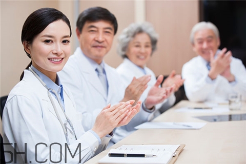 干眼症和白内障的区别,眼睛早期白内障怎么治