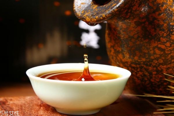 女人喝黄酒的好处和功效作用,女人喝红酒有啥好处
