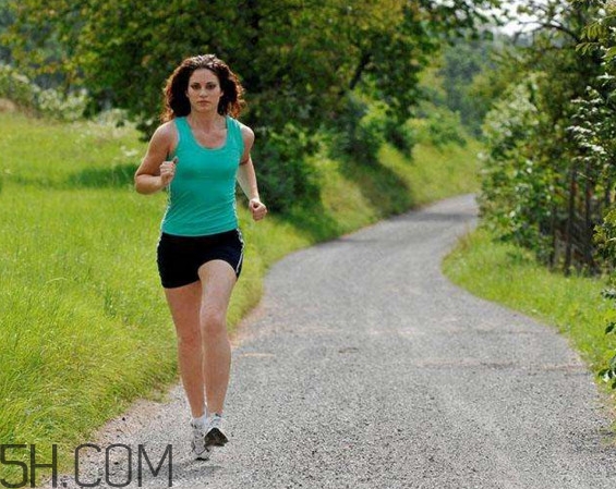 慢性支气管炎可以跑800米吗?,支气管炎能不能跑步