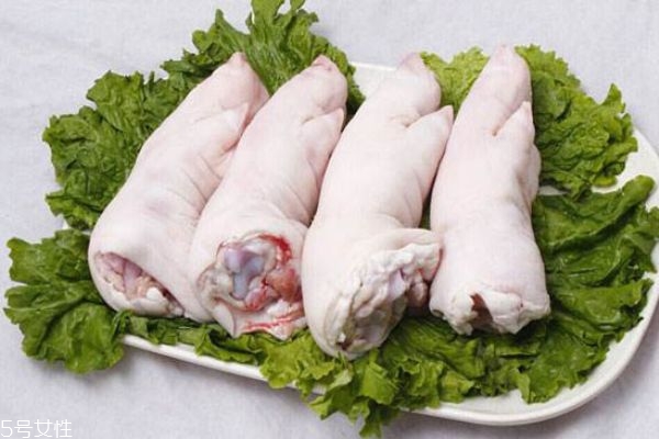 购买猪蹄时如何挑选?,猪蹄怎么挑选前后蹄