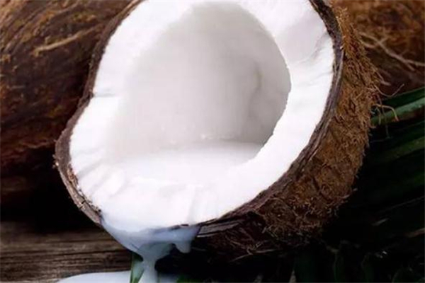 喝椰子汁会不会长胖,天然椰子汁喝了发胖吗 喝椰子汁会不会长胖,天然椰子汁喝了发胖吗