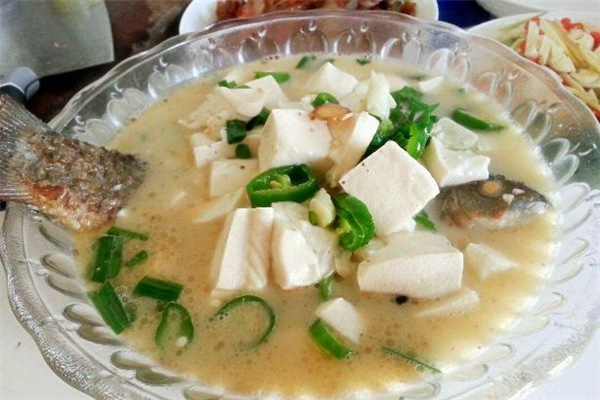 喝鲫鱼豆腐汤可以丰胸吗,鲫鱼汤有丰胸的功效么 喝鲫鱼豆腐汤可以丰胸吗,鲫鱼汤有丰胸的功效么