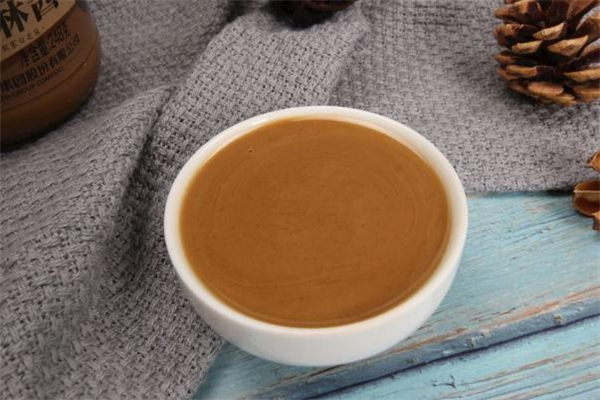 芝麻酱用油调好还是用水调好,芝麻酱用水调好还是油调好