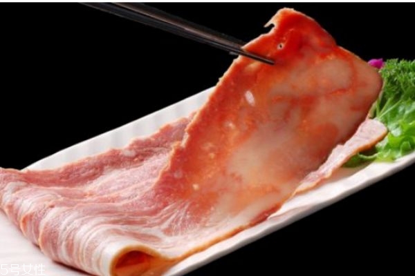 培根是碎肉合成的么,培根肉是啥肉