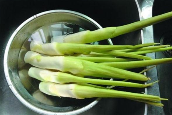 茭白是寒性食物吗,茭白对胃好吗 茭白是寒性食物吗,茭白对胃好吗