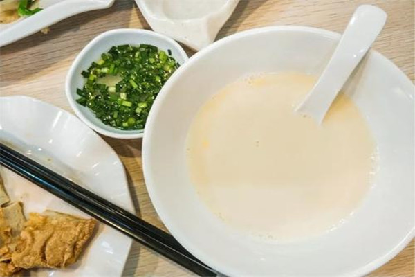 豆浆含有丰富的蛋白质吗,豆浆是优质蛋白质的主要来源吗 豆浆含有丰富的蛋白质吗,豆浆是优质蛋白质的主要来源吗