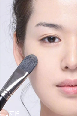 脸上皮肤粗糙吃什么好(脸上皮肤粗糙吃什么好)