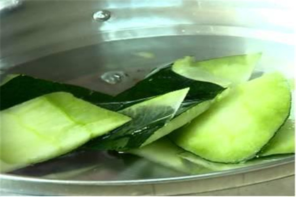 冬瓜吃了会拉肚子吗,中午吃冬瓜然后拉肚子了为啥