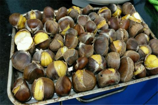 板栗含糖高吗血糖高可以吃吗,板栗的含糖量高吗适合糖尿病人吃吗