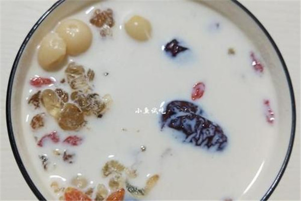 莲子可以多吃吗每天吃多少,莲子怎么吃最有营养 莲子一天吃几个为好