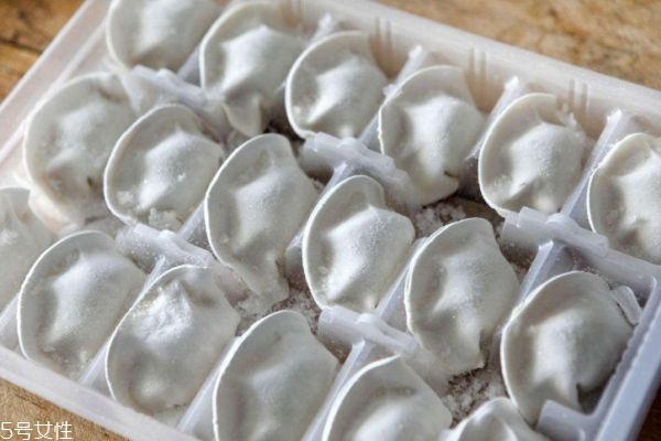 怎么包水饺呢,怎样包水饺?