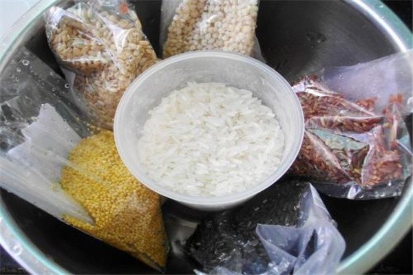 米饭脂肪多吗,米饭的脂肪含量高吗