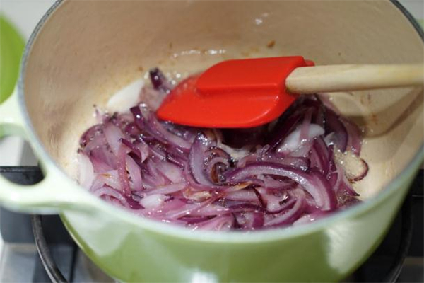 洋葱炖冰糖可以治咳嗽吗,葱炖冰糖能不能止咳