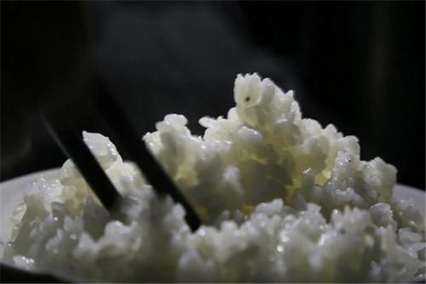 米饭好消化还是馒头,吃馒头和米饭哪个更容易消化