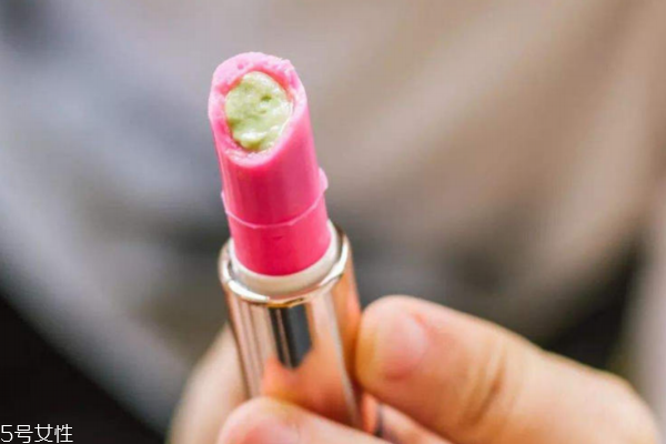 过期的口红能用吗?,阿玛尼口红过期怎么看