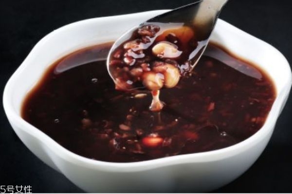 喝黑米粥有啥好处,经常吃黑米粥有什么好处和坏处