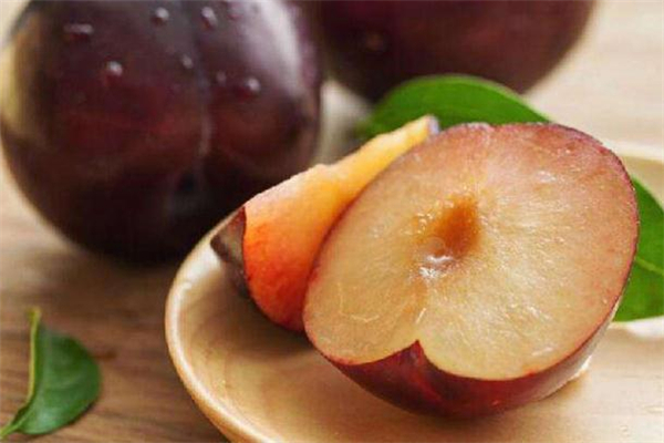 黑布林为什么那么酸,黑布林里面发黑能吃吗