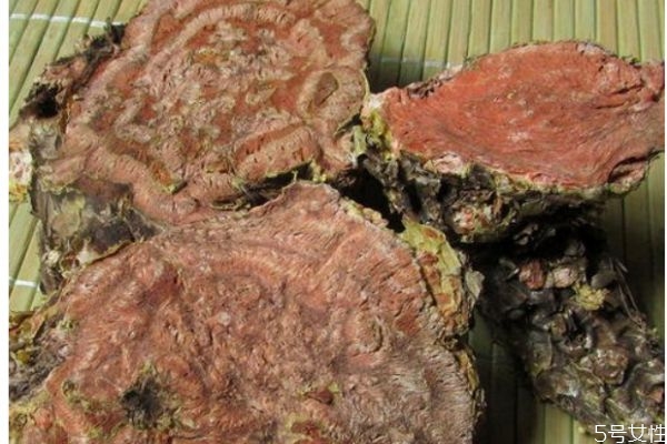 bb霜和粉底液有防晒效果吗(先抹防晒还是bb粉底液)