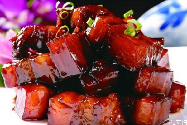 红烧肉热量高吗?,红烧肉热量高吗减肥能吃吗