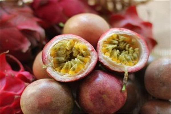 表皮发霉的百香果还能吃吗,百香果外表皮发霉了里边是好的还能吃吗 表皮发霉的百香果还能吃吗,百香果外表皮发霉了里边是好的还能吃吗