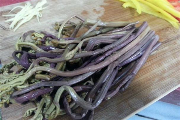 吃蕨根粉过敏的症状,吃野菜过敏有什么症状