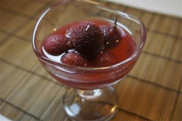 杨梅酒止泻是空腹吃吗,杨梅酒空腹吃可以喝吗