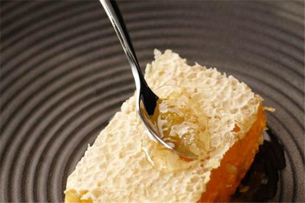 吃蜂巢蜜过敏有什么感觉,吃了蜜蜂儿过敏怎么办