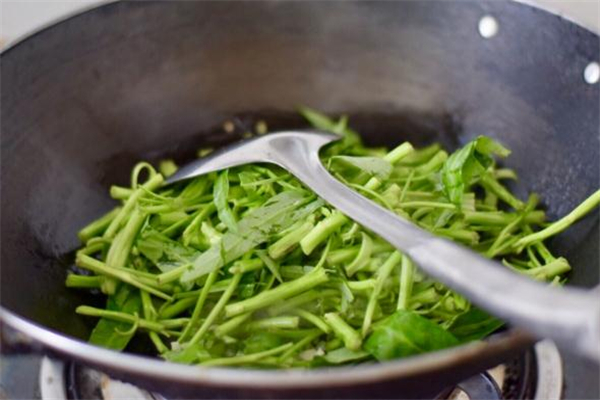 菜空心了还能吃吗,空心菜吃多了会怎样