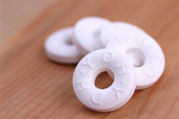 薄荷糖加入可乐会不会爆炸,为什么薄荷糖放进可乐就爆发了