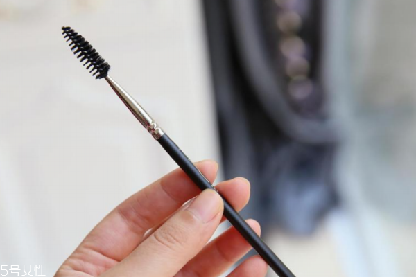 睫毛膏使用注意事项,睫毛膏的正确使用