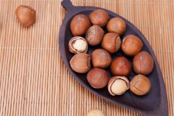 不开口的榛子怎么剥开,榛子没开口的怎么让它开口 不开口的榛子怎么剥开,榛子没开口的怎么让它开口