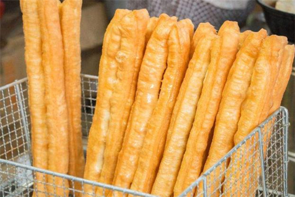 婴儿能吃猪油下面条吗,两岁宝宝能吃油条吗 婴儿能吃猪油下面条吗,两岁宝宝能吃油条吗