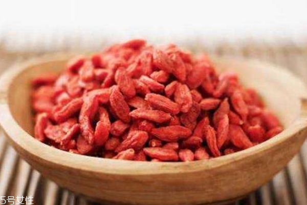 枸杞吃多了有什么好处,枸杞什么功效 枸杞吃多了有什么好处,枸杞什么功效