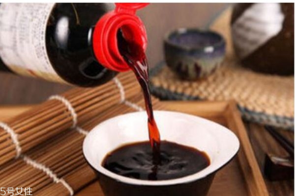 酱油起什么作用,酱油有啥用 酱油起什么作用,酱油有啥用